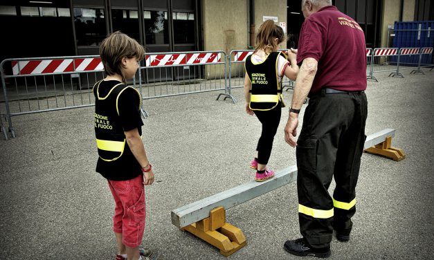 Pompieropoli, esercitazione antincendio con i bambini