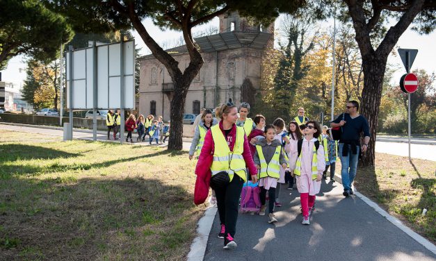 Educazione ambientale, pedibus l’autobus di bambini