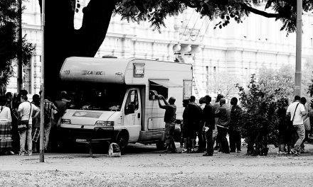 Raccolta cibo, cacciatori di briciole