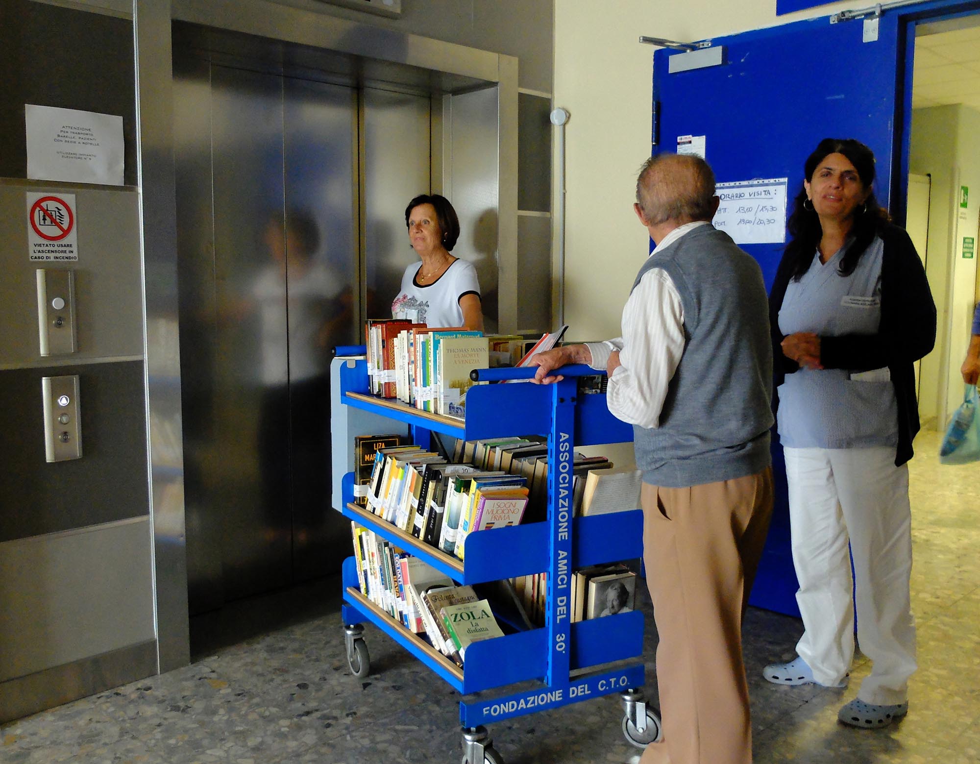 0308 Biblioteca in ospedale 1 - Biblioteca per i malati in ospedale