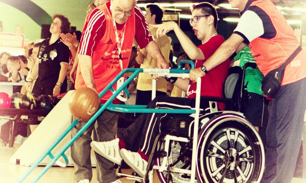 Assistenza disabili, una serata al bowling