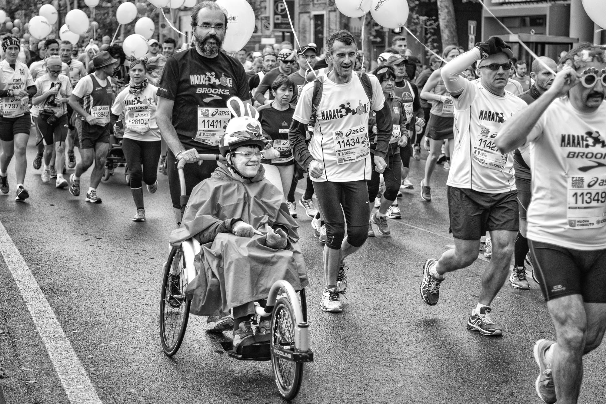 0472P1 sport toscana04 - Volontari della maratona a Firenze