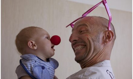 Clown terapia, gli angeli dal naso rosso