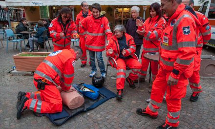 Esercitazione di primo soccorso, demo in piazza