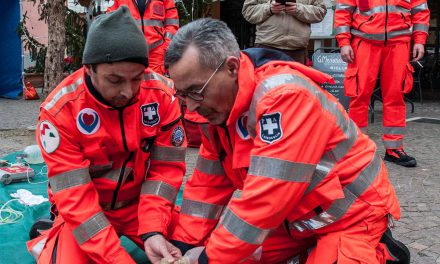 Esercitazione di primo soccorso, demo in piazza