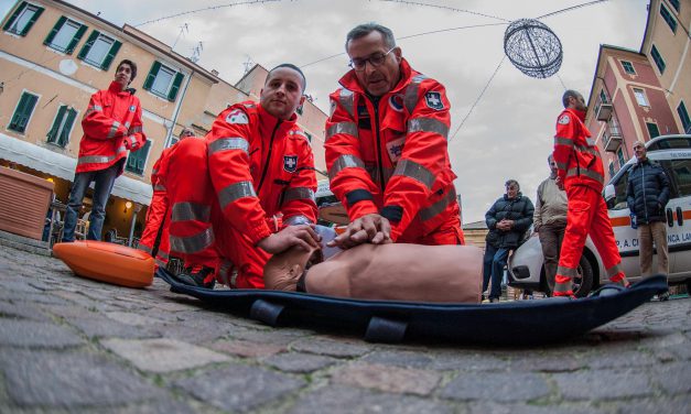 Esercitazione di primo soccorso, demo in piazza