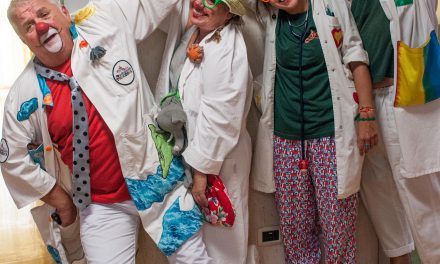 Clown in corsia, farsi in quattro per un sorriso